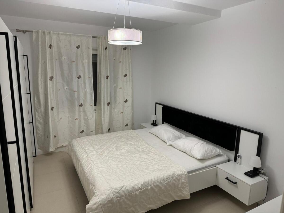 Luxury Surrounded By Nature Appartement Tirana